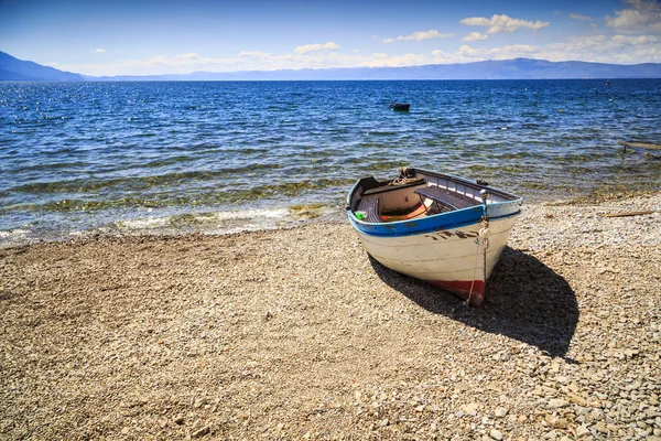 Küstenblick auf Ohrid, Mazedonien — Stockfoto