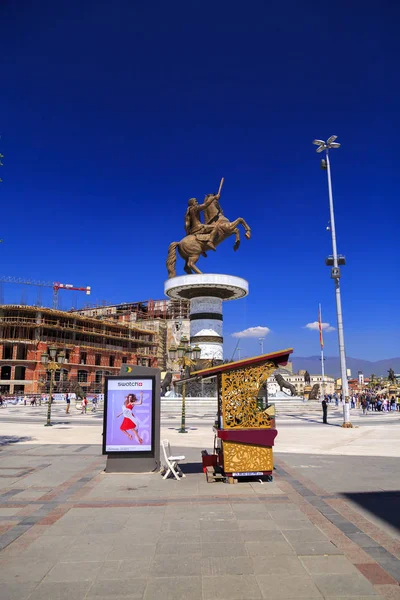 Fontana e monumento di Alessandro Magno a Skopje — Foto Stock