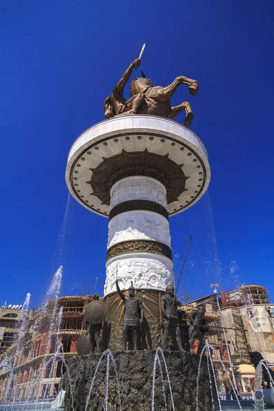 Fonte e monumento de Alexandre, o Grande em Skopje — Fotografia de Stock