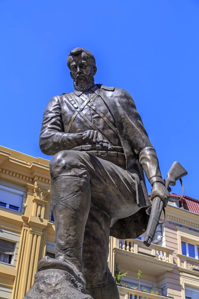 Bronzeskulptur von Christo Uzunov in der Innenstadt von Skopje, Mazedonien — Stockfoto