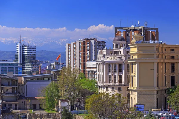 Pohled z centrální čtvrti Skopje, Makedonie — Stock fotografie