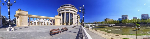 Widok z centrum miasta Skopje, stolicy Macedonii — Zdjęcie stockowe