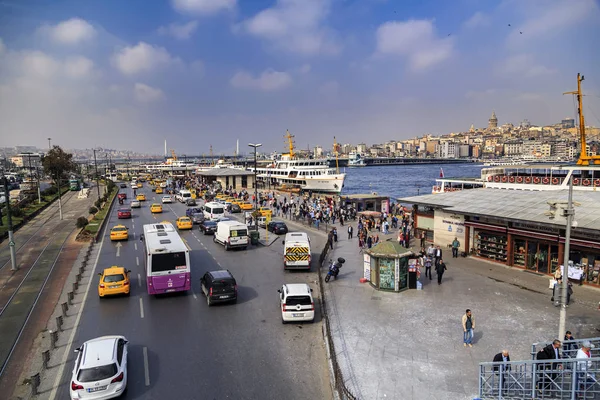 Vista de la costa de Galata desde Eminonu, Estambul — Foto de Stock