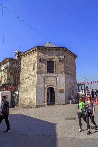 Historical Ottoman structure between Taksim Square and Istiklal — Stock Photo, Image