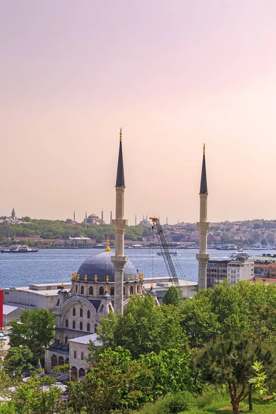 Vista de Estambul desde el Parque de Artistas Cihangir — Foto de Stock
