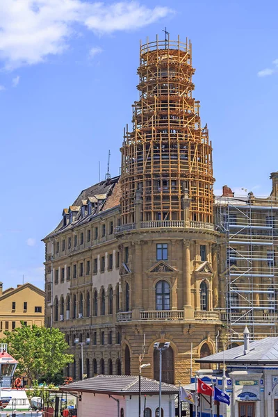 สถานีรถไฟ Haydarpasa และ Dockyard บนชายฝั่ง Kadikoy — ภาพถ่ายสต็อก