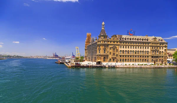 Haydarpasa Stazione ferroviaria e Dockyard sulla costa di Kadikoy — Foto Stock