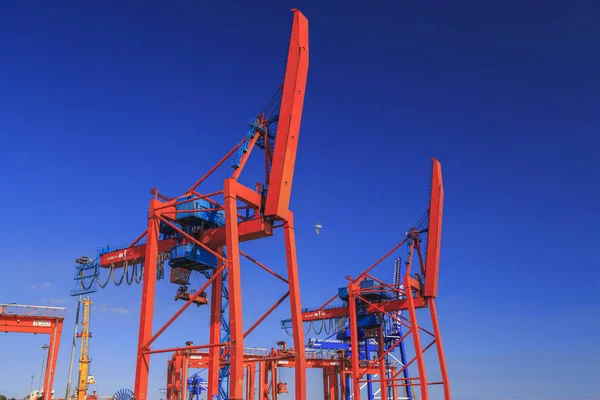 Muelle comercial de Kadikoy situado en la costa de Kadikoy —  Fotos de Stock