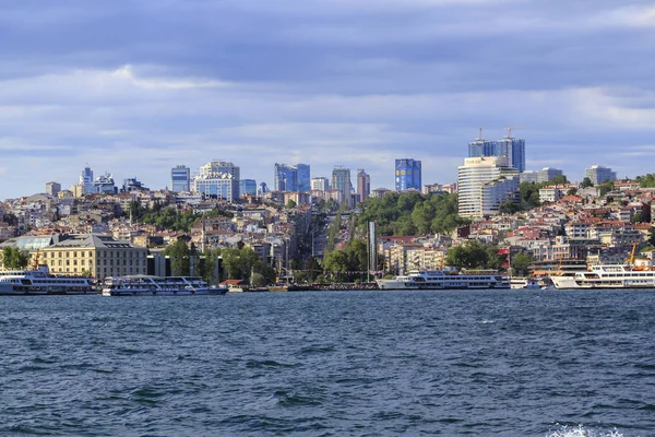 Besiktas ferry dock, Istambul, Turquia — Fotografia de Stock