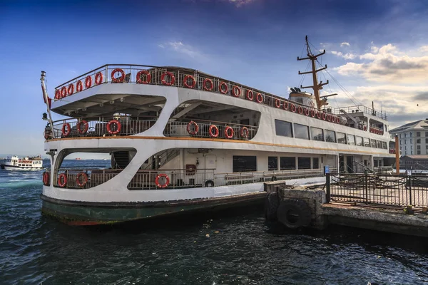 Besiktas ferry dock, Istanbul, Turquie — Photo