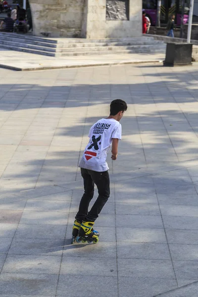 Νεαρός Τουρκικά skateboarders, Κωνσταντινούπολη — Φωτογραφία Αρχείου