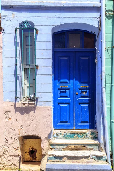 Detalle arquitectónico, vieja puerta ornamentada — Foto de Stock