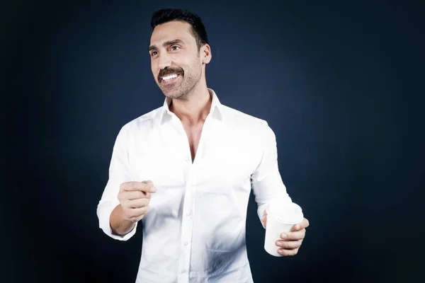 Joven hombre guapo con barba y bigote estudio retrato — Foto de Stock