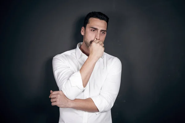 Joven hombre guapo con barba y bigote estudio retrato — Foto de Stock