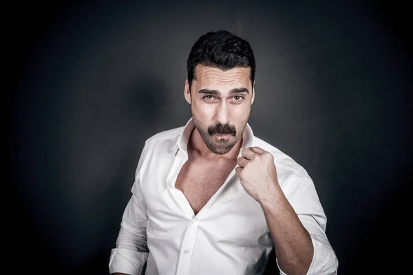 Joven hombre guapo con barba y bigote estudio retrato — Foto de Stock