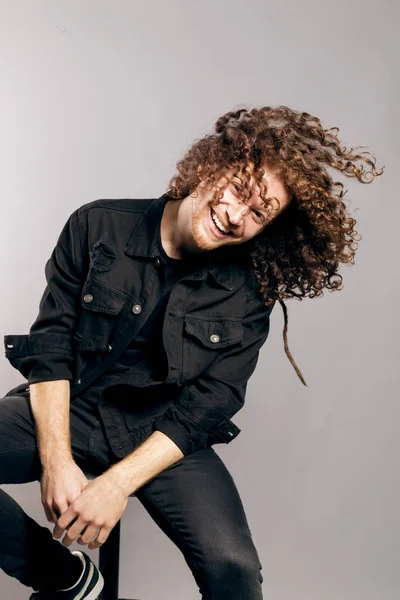 Jovem gengibre homem estúdio retrato — Fotografia de Stock