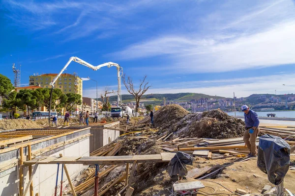 Construcción en Gemlik, cerca de la ciudad de Bursa, Turquía — Foto de Stock