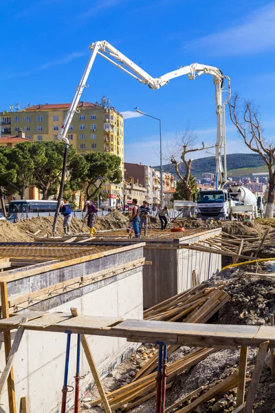 Construcción en Gemlik, cerca de la ciudad de Bursa, Turquía — Foto de Stock