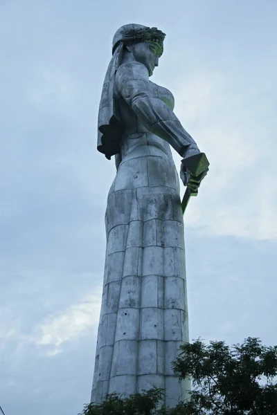 在格鲁吉亚的第比利斯格鲁吉亚母亲雕像 — 图库照片