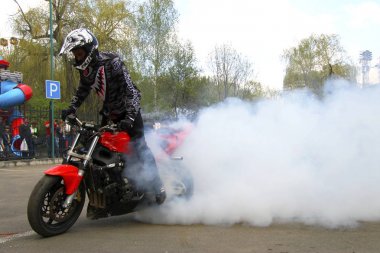 Moto serbest stil pilot meydanda bodurluk