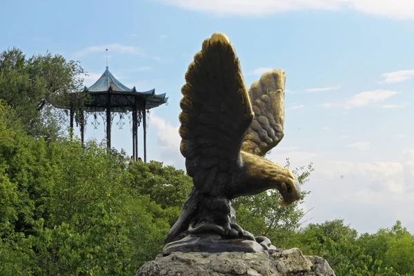 The Eagle and Chinese Arbor. Emblemas de Pyatigorsk. Cáucaso do Norte Fotos De Bancos De Imagens