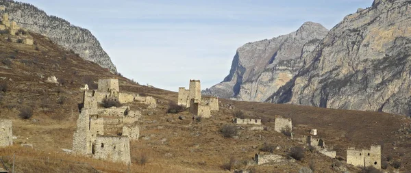 Türme von Inguschetien. antike Architektur und Ruinen — Stockfoto
