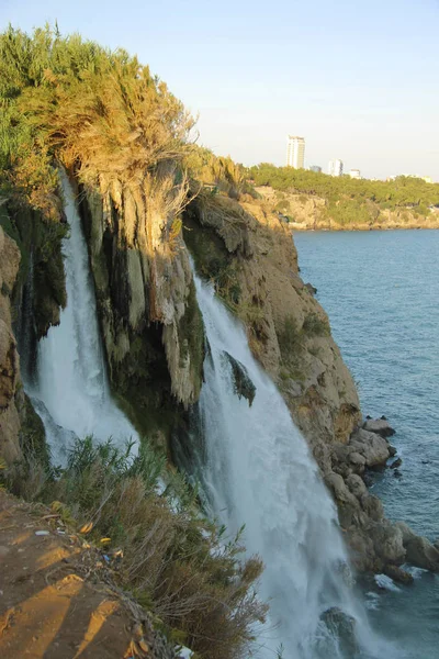 Дуденский водопад. Анталья, Турция. Средиземное море — стоковое фото