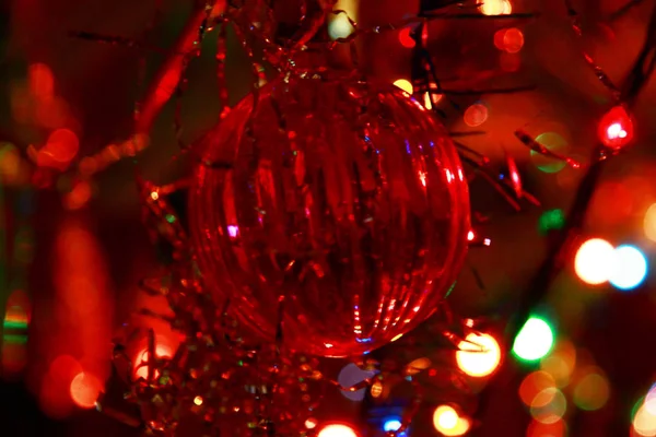 Decoración del árbol de Navidad en el árbol de Navidad —  Fotos de Stock