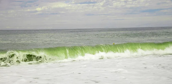 Paisaje tormentoso del mar Negro y olas enormes — Foto de Stock