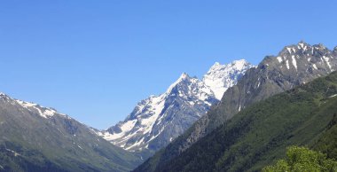 Kafkas Dağları yaz. Dombai dağ manzarası