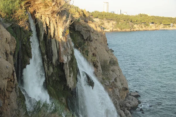 Дуденский водопад. Анталья, Турция. Средиземное море — стоковое фото