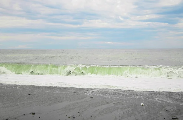 폭풍이 검은 바다의 풍경과 거 대 한 파도 — 스톡 사진