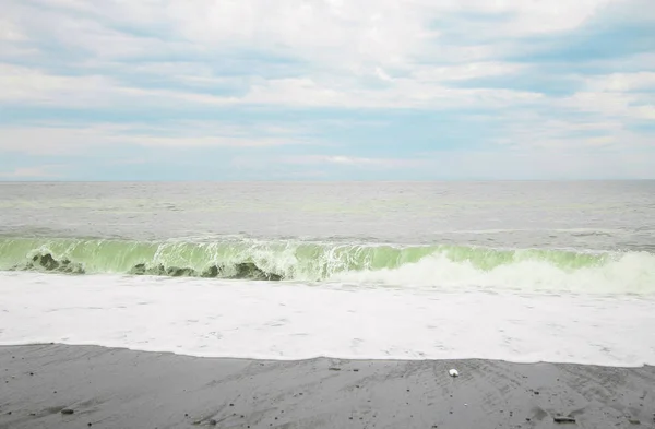 Сторм чорноморський пейзаж і величезні хвилі — стокове фото
