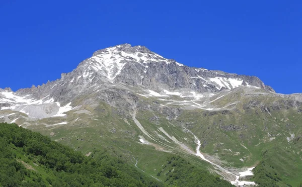 高加索山脉夏季。Dombai 山风景 — 图库照片