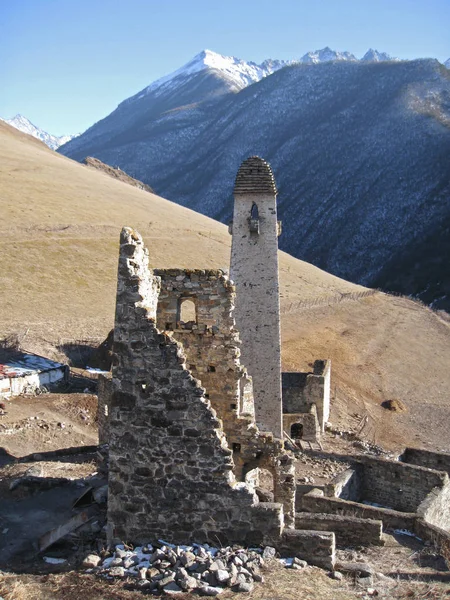 Torres de Ingushetia. Arquitectura antigua y ruinas — Foto de Stock