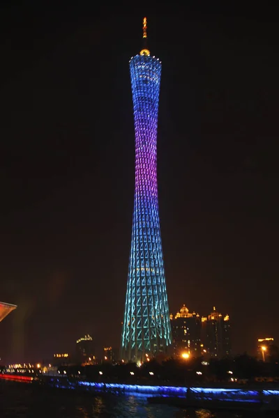 Torre del cantón en la noche en el río Pearl — Foto de Stock