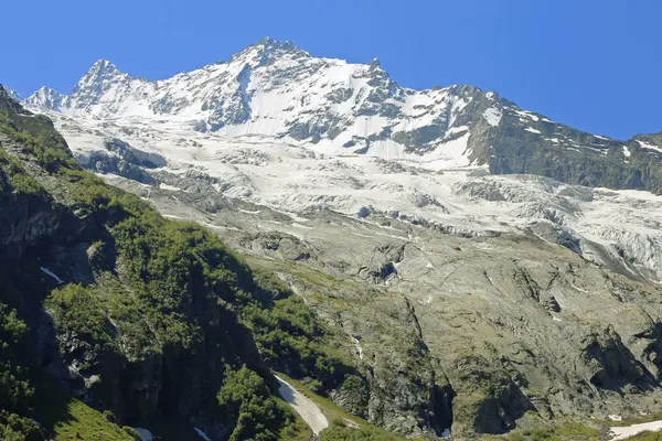 Caucasus mountains zomer. Het berglandschap van de Dombai — Stockfoto