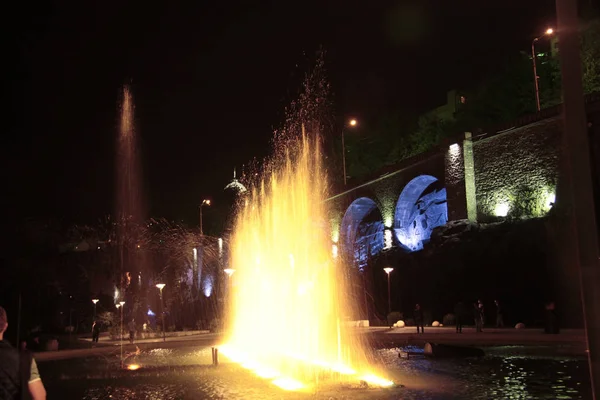 Fonte cantando em Rike Square Tbilisi à noite — Fotografia de Stock