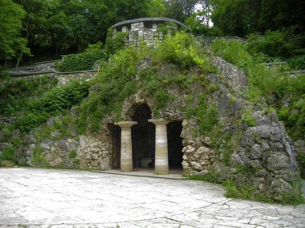 Η Grotto Dianas. Φλαουερ Παρκ. Πιατιγκόρσκ ορόσημα της Νορθερ — Φωτογραφία Αρχείου