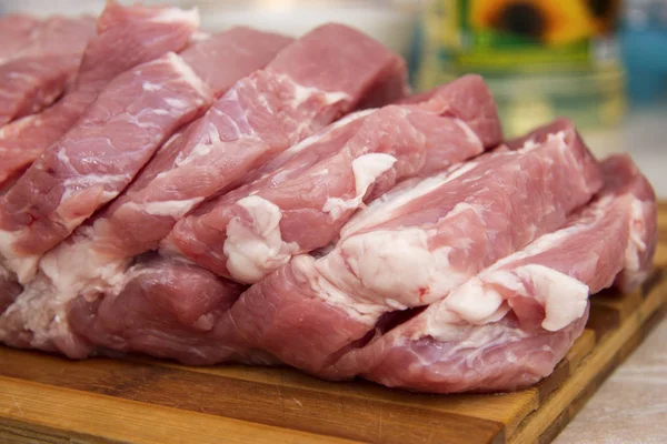 Felii de carne de porc pregătite pentru gătit friptură — Fotografie, imagine de stoc