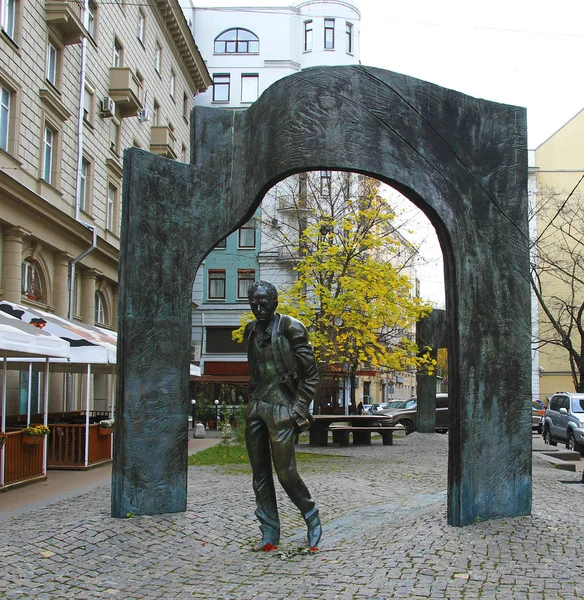 Monument of Bulat Okudzhava on the Arbat street, Moscow — Stock Photo, Image