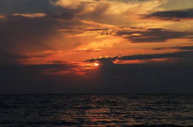 Günbatımı denize. İyi akşamlar. Karadeniz Sahil