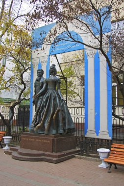 Arbat 'ta Alexander Puşkin ve Natalia Goncharova anıtı