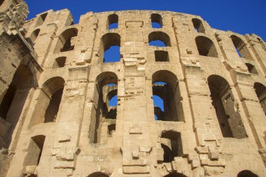 El Jem Tunus 'un Kolezyumu. Kuzey Afrika 'daki antik amfitiyatro 13 Ekim 2018