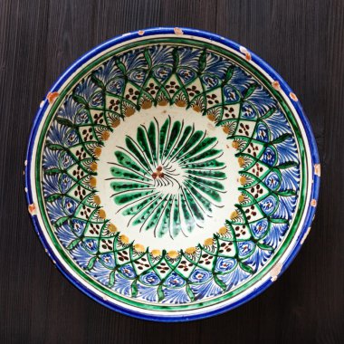 koyu kahverengi tablo tipik Orta Asya kase