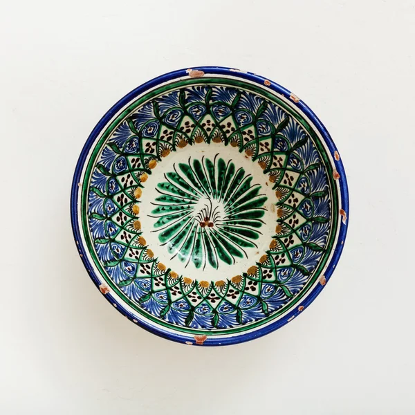 Traditional central asian bowl on plastering plate — Stock Photo, Image