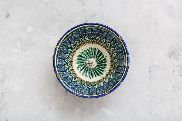 Traditional central asian bowl on concrete plate — ストック写真