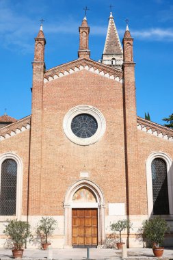 facade Chiesa dei Santi Nazaro e Celso in Verona