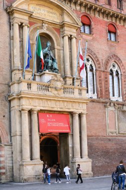 Bologna 'daki Palazzo d' Accursio 'nun kapısı