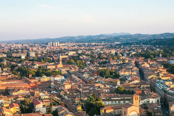 Powyżej widok dzielnicy mieszkalnej w mieście Bolonia — Zdjęcie stockowe